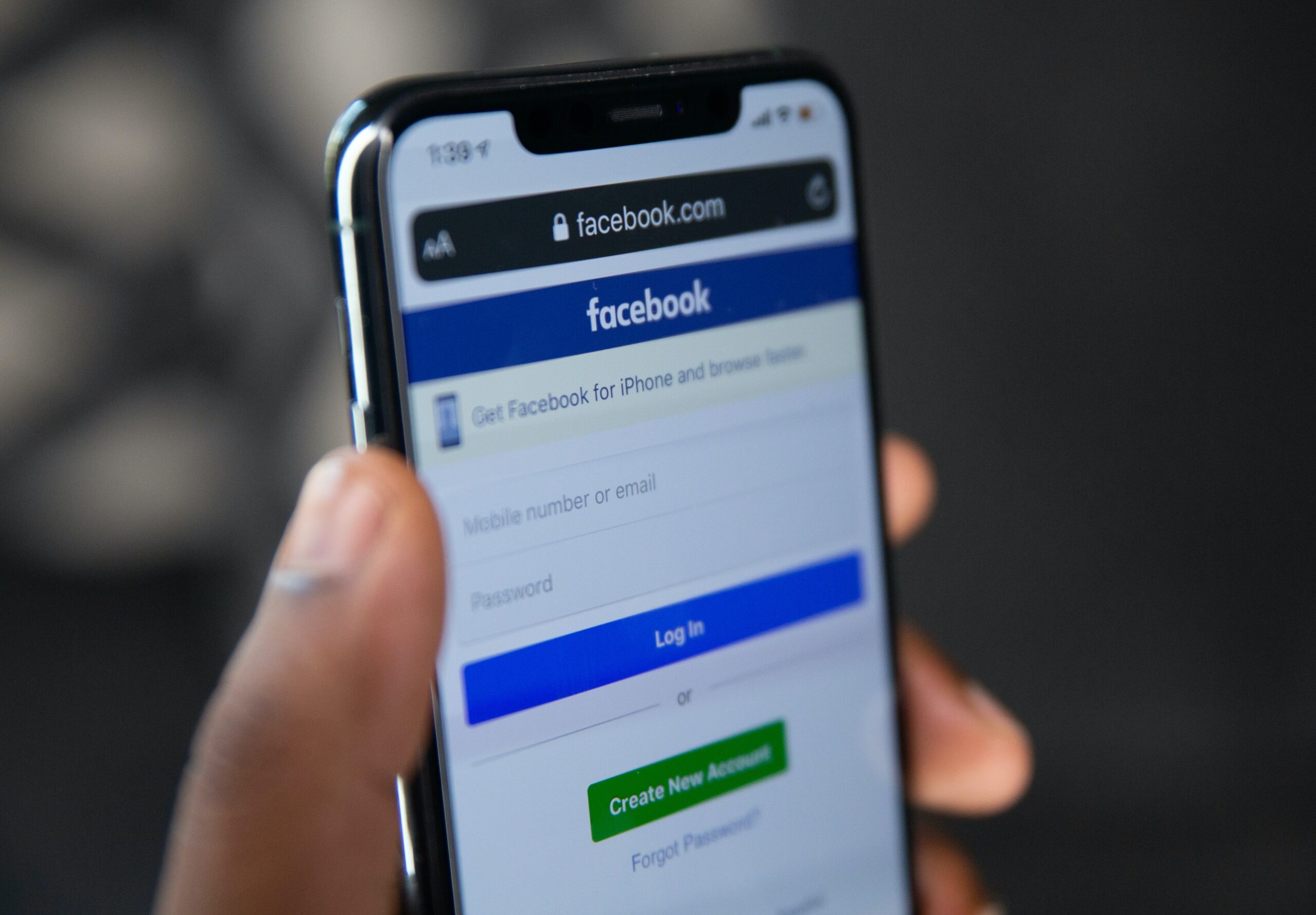 Facebook: Stalker-App entpuppt sich als Wurm