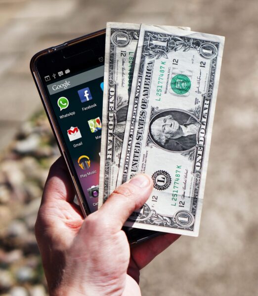 Mit dem Handy bezahlen – die bargeldlose Zukunft?