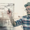 Mann schreibt mit Edding auf Glas - Blog: Was braucht eine professionelle Webseite?