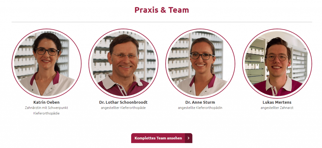 Das Team einer Zahnarztpraxis wird mit Bild und Zuständigkeit auf der Website gezeigt