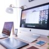 iMac, Macbook und iPhone auf Holztisch - Responsive Webdesign
